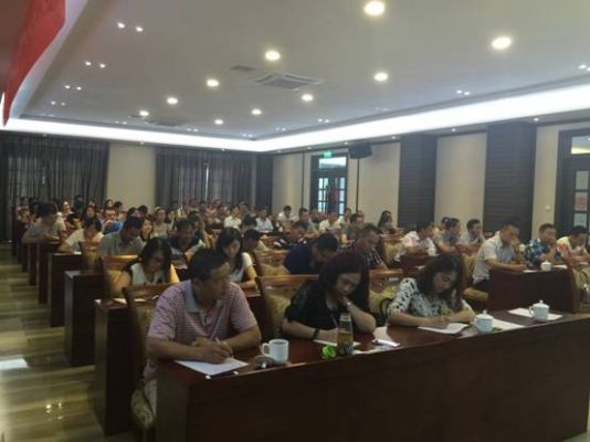 附图2参训人员认真记录学习